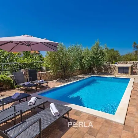 Casa With Pool In Krk Near Beach Tatil Evi *