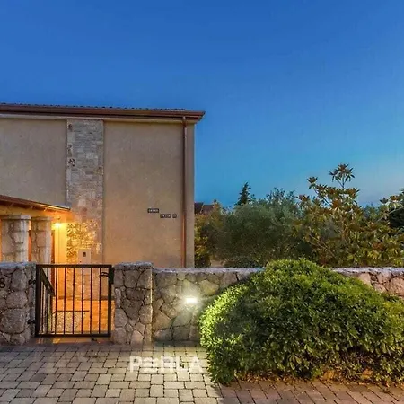 Casa With Pool In Krk Near Beach Tatil Evi Krk Town