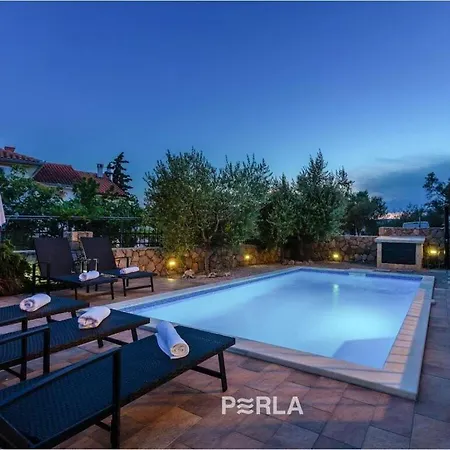 Casa With Pool In Krk Near Beach Tatil Evi